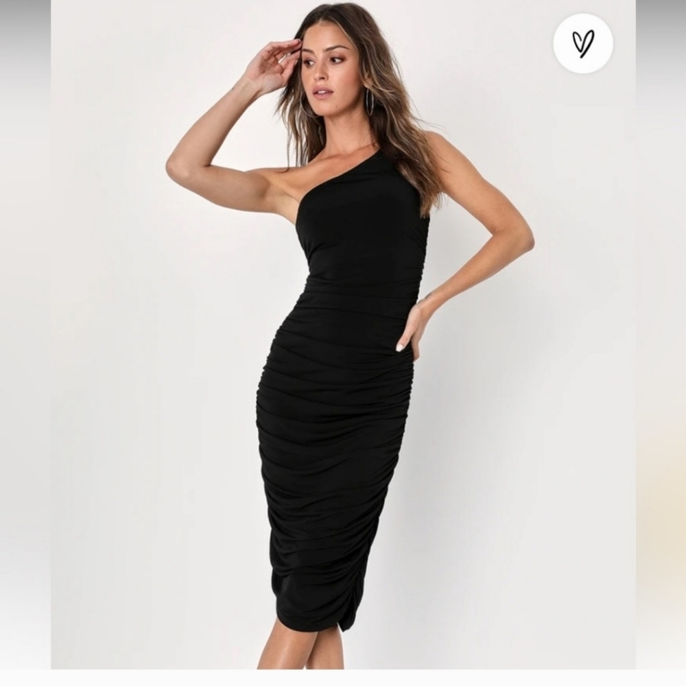 Lulus NWT black ruched midi dress